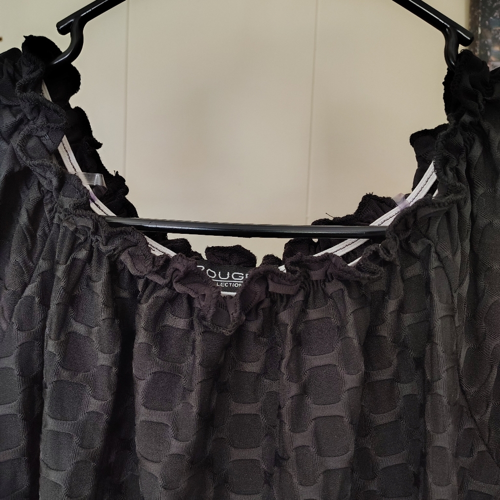 Rouge Textured Blouse - Picture 2 of 5
